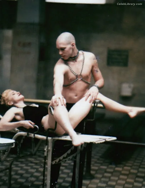 Madonna photo 4 of 444
