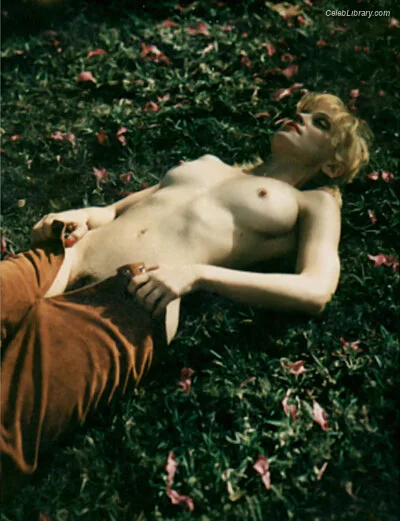 Madonna photo 8 of 444