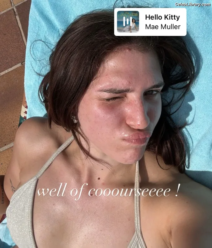 Mae Muller photo 14 of 117