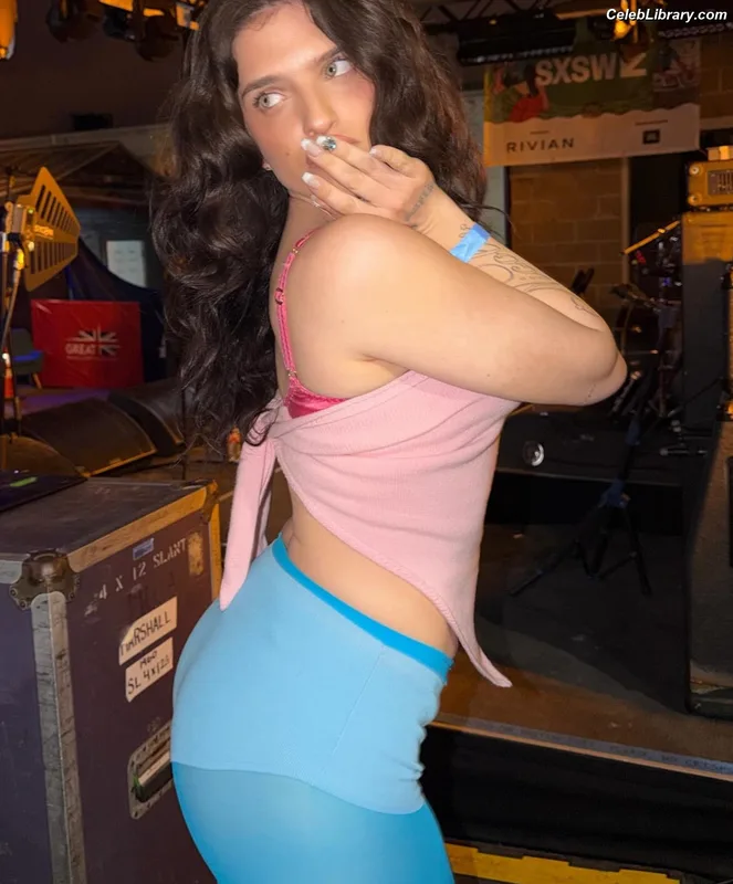 Mae Muller photo 2 of 117