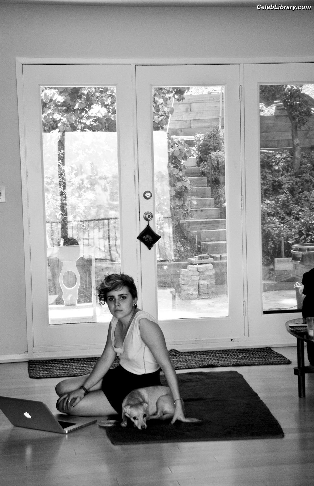 Mae Whitman photo 2 of 12
