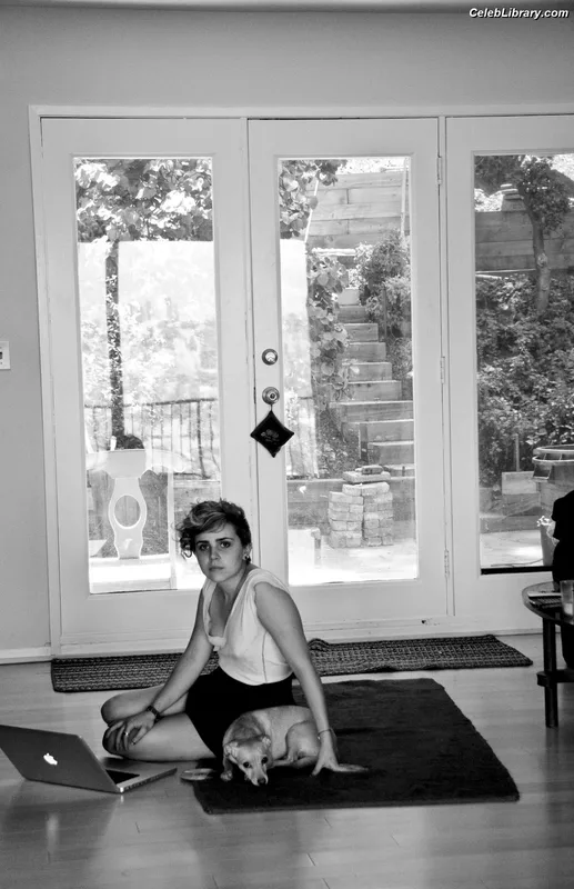 Mae Whitman photo 1 of 12