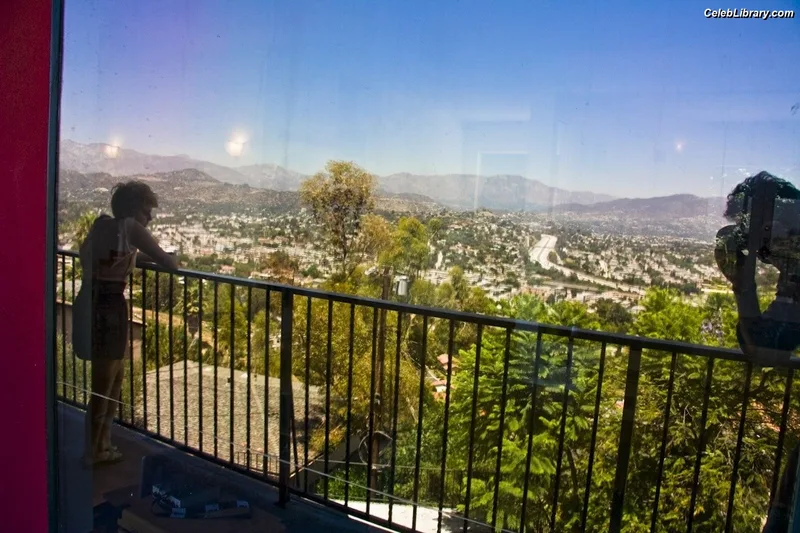 Mae Whitman photo 10 of 12