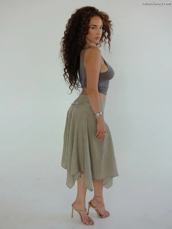 Maeta photo 10 of 256