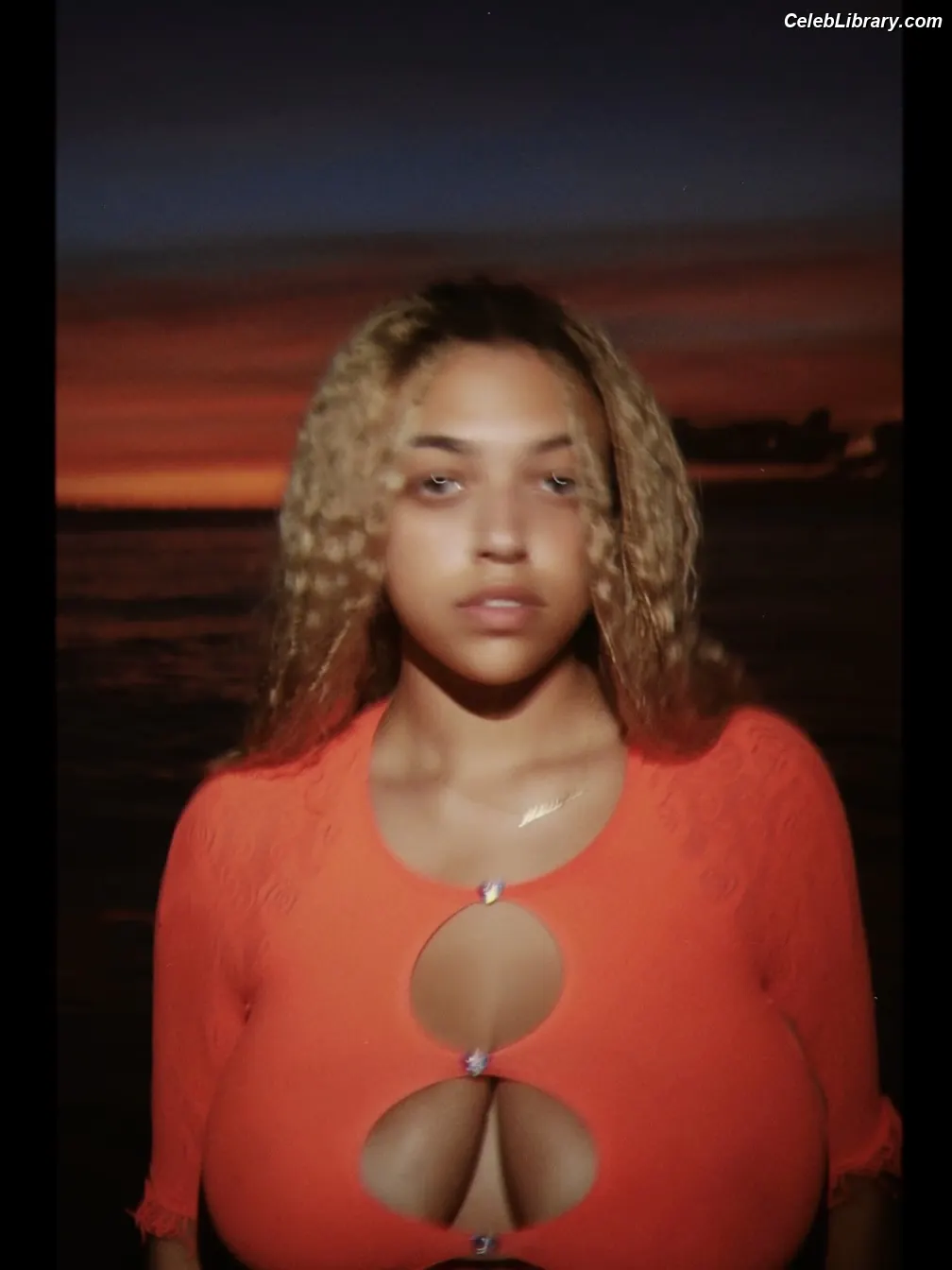 Mahalia photo 10 of 171