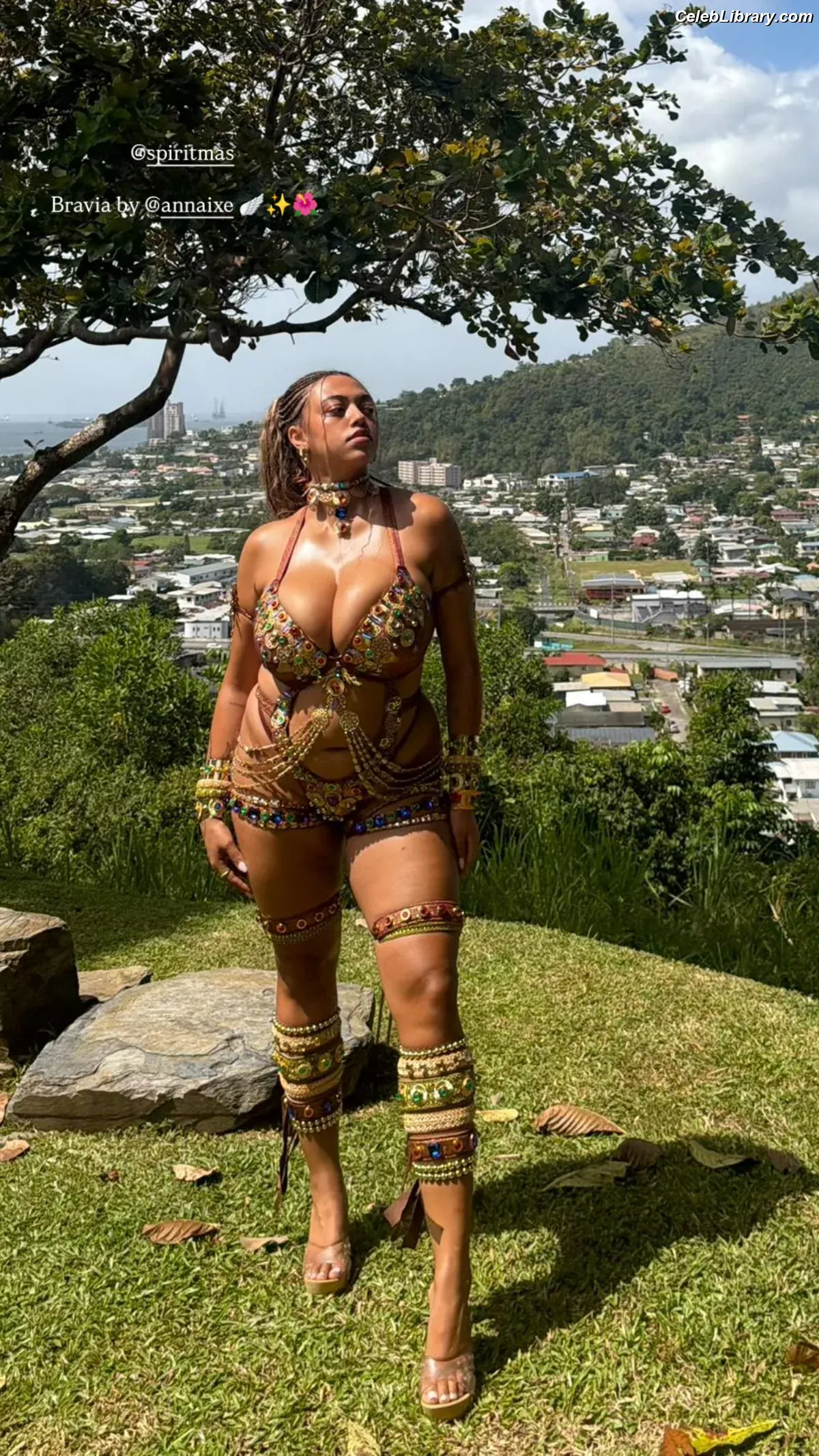 Mahalia photo 23 of 171