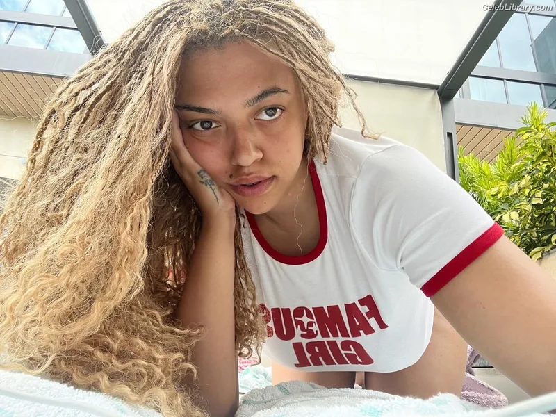 Mahalia photo 10 of 172