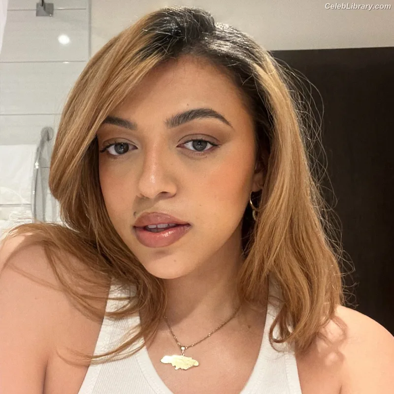 Mahalia photo 12 of 172