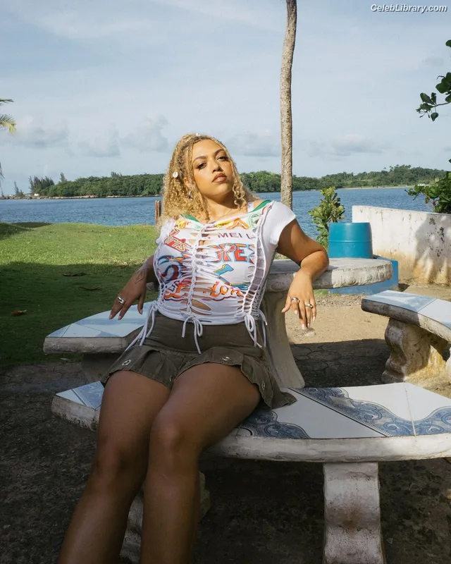 Mahalia photo 19 of 172