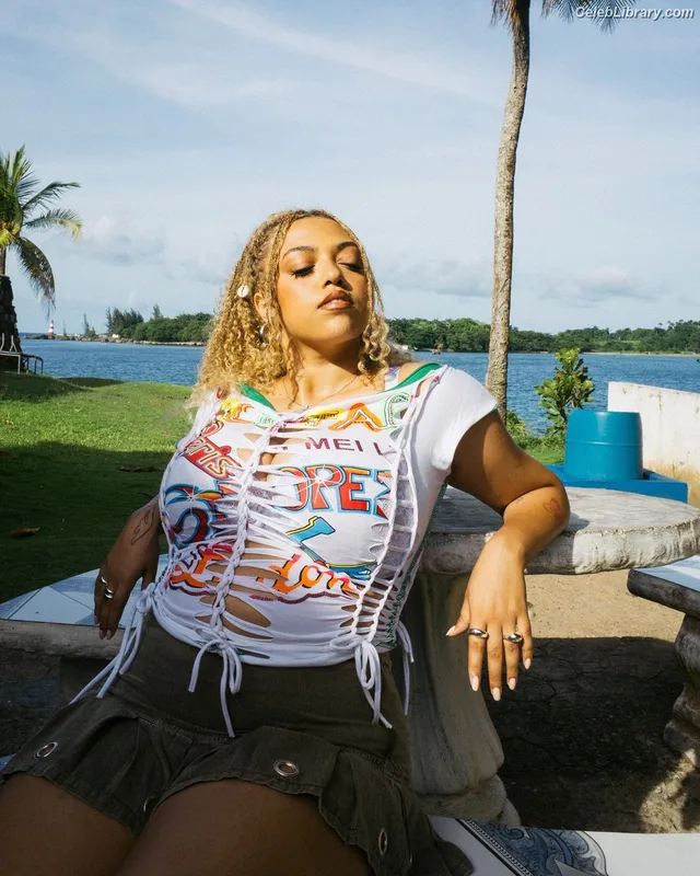 Mahalia photo 20 of 172