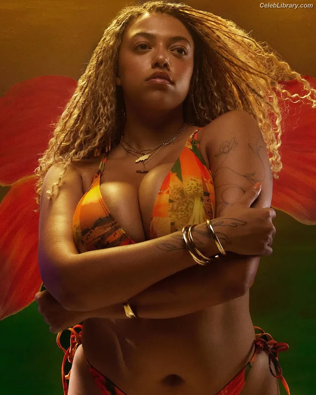 Mahalia photo 1 of 172