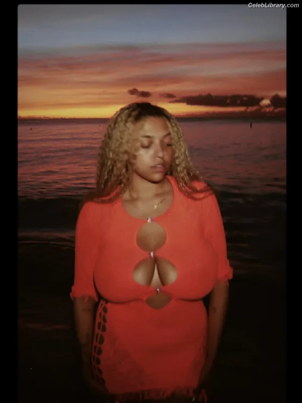 Mahalia photo 9 of 172