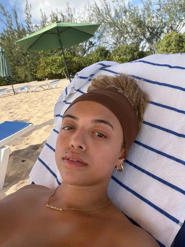 Mahalia photo 14 of 172