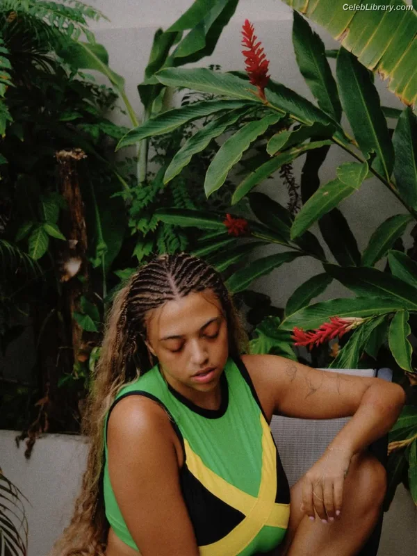 Mahalia photo 3 of 172