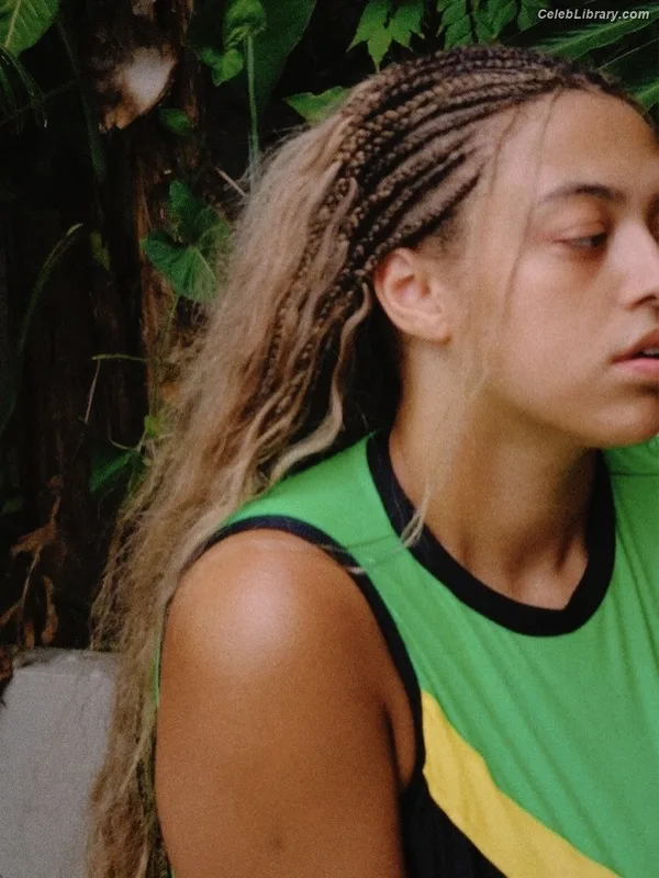 Mahalia photo 4 of 172