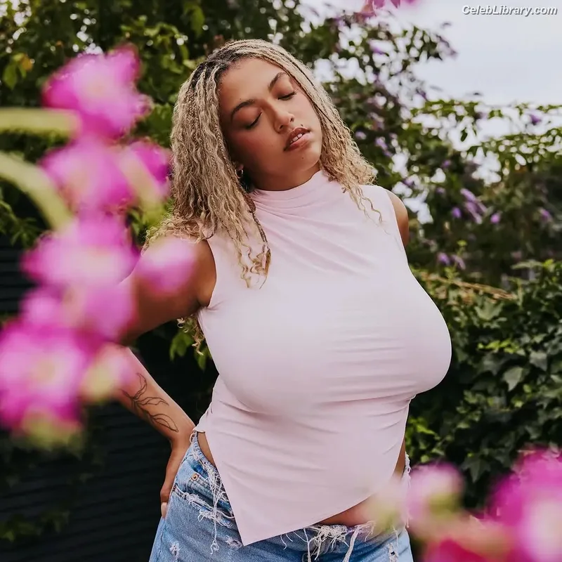 Mahalia photo 7 of 172
