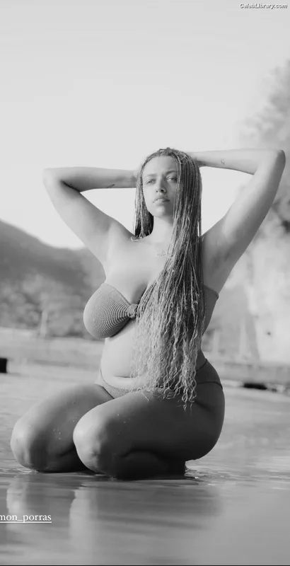 Mahalia photo 1 of 172