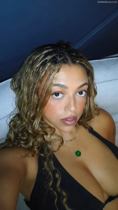 Mahalia photo 1 of 172