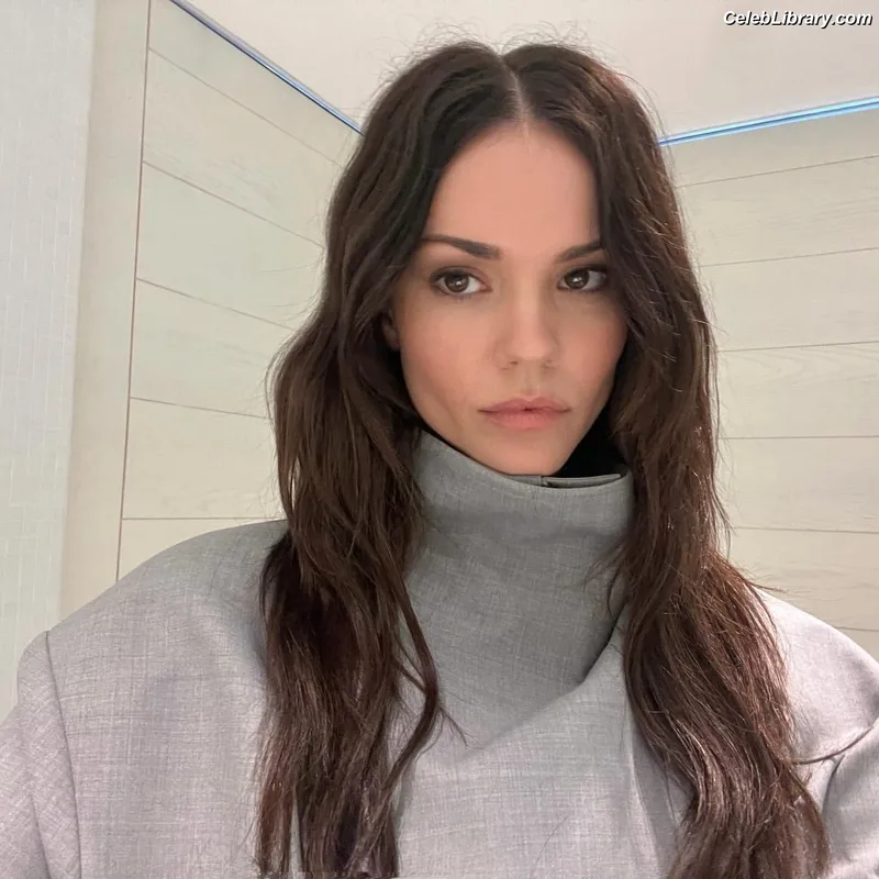 Maia Mitchell photo 4 of 152