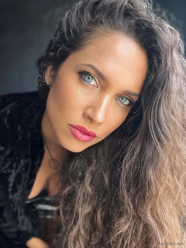Maiara Walsh photo 16 of 24