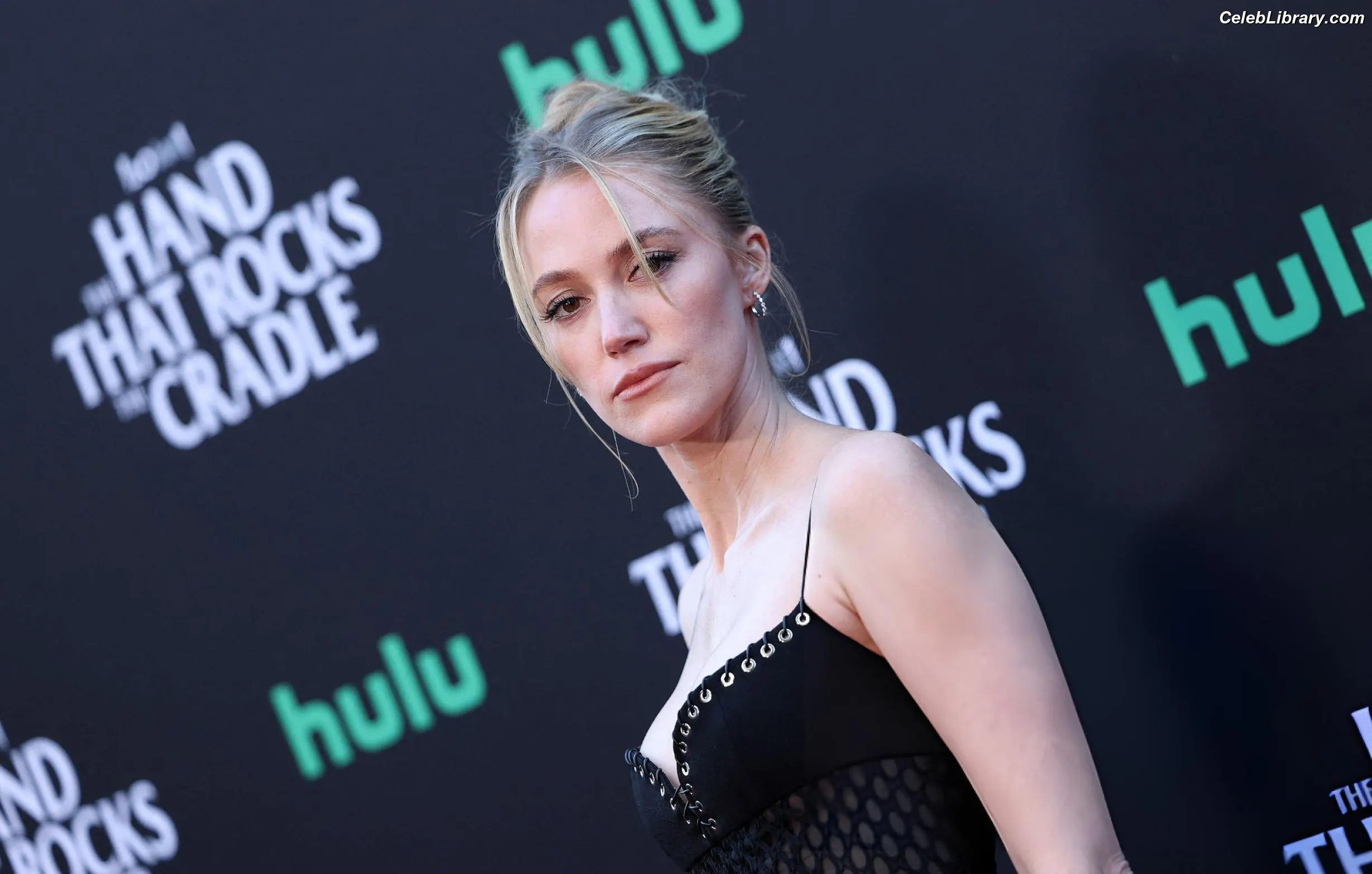 Maika Monroe photo 7 of 641