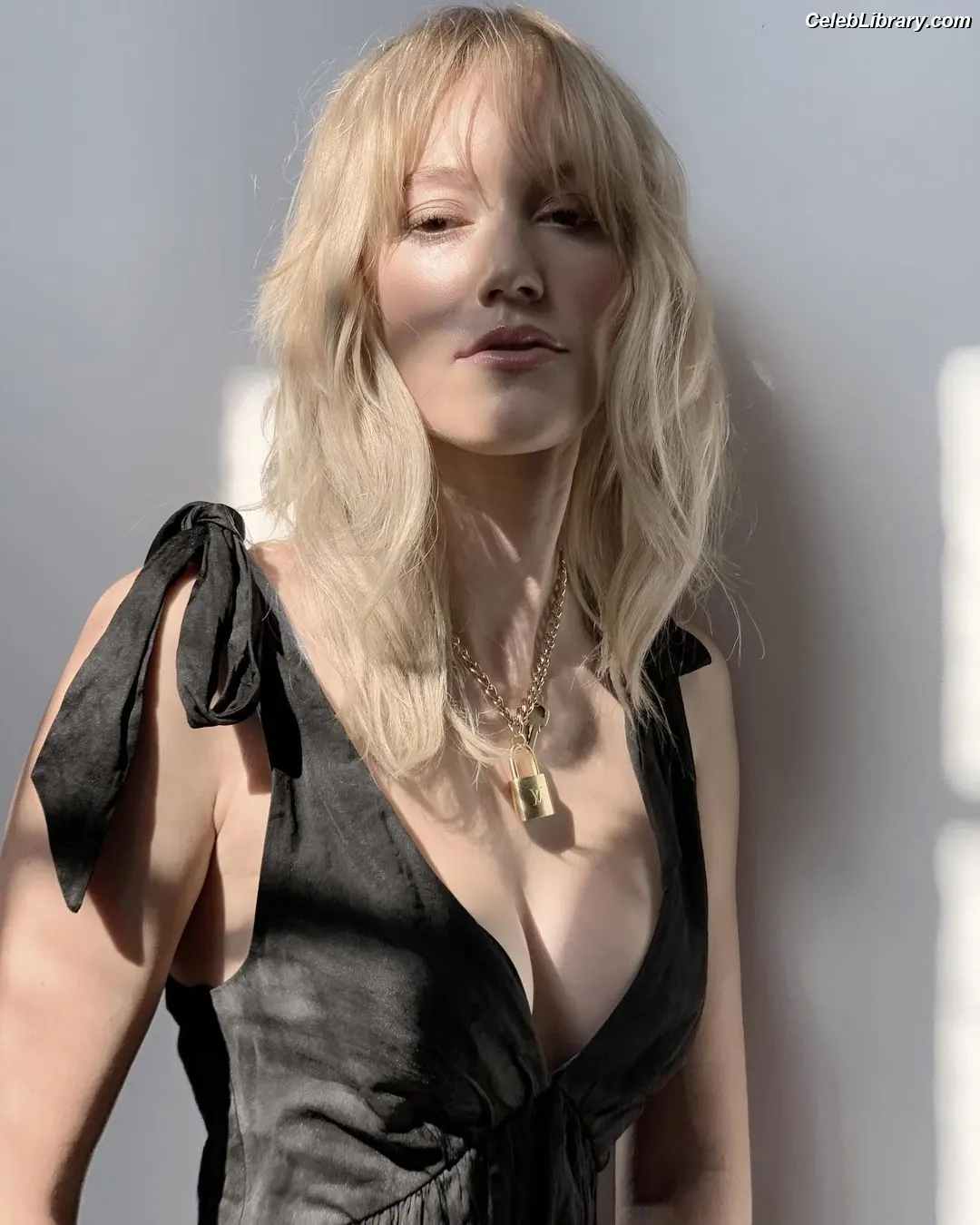 Maika Monroe photo 9 of 641