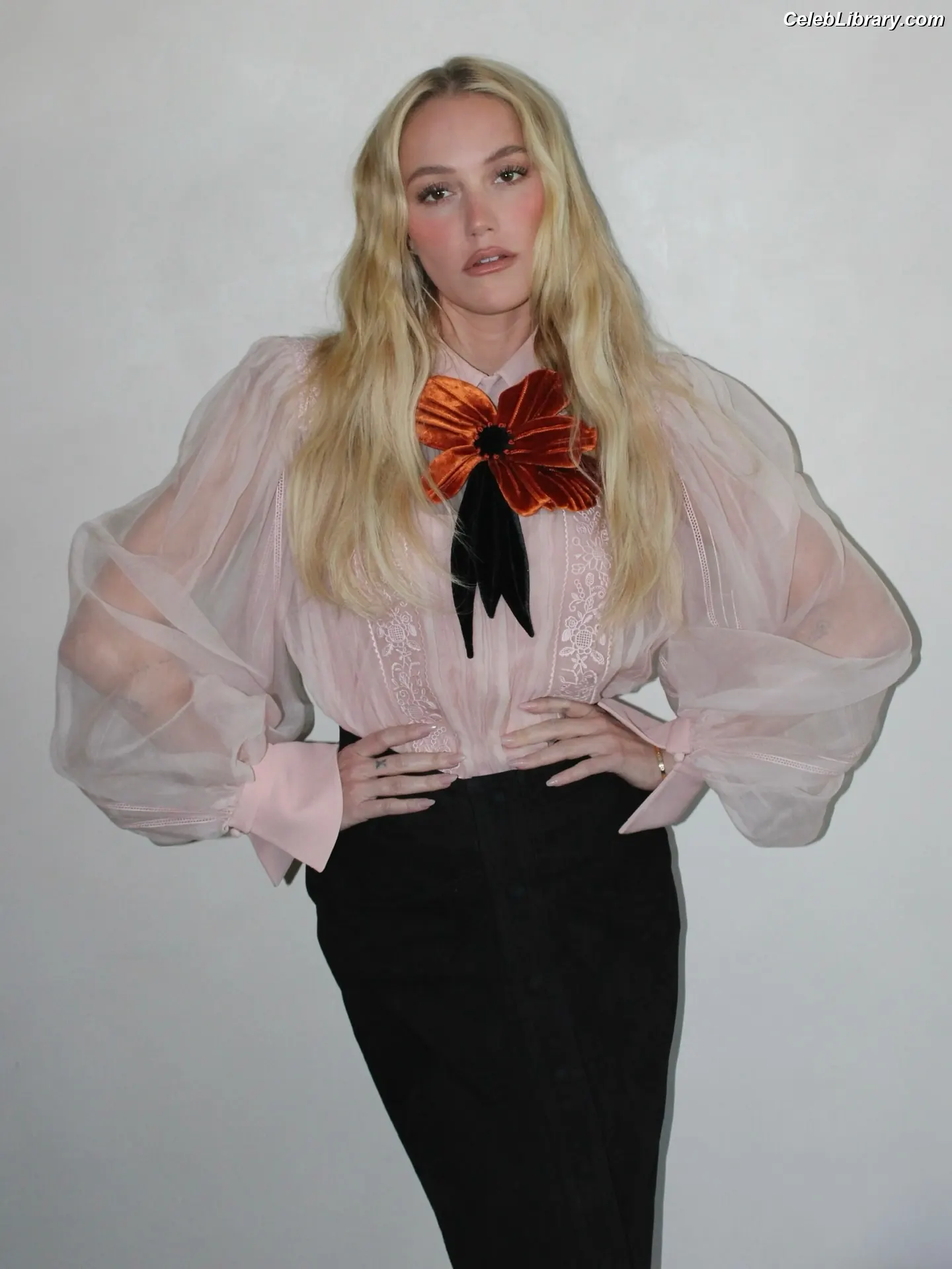 Maika Monroe photo 20 of 641