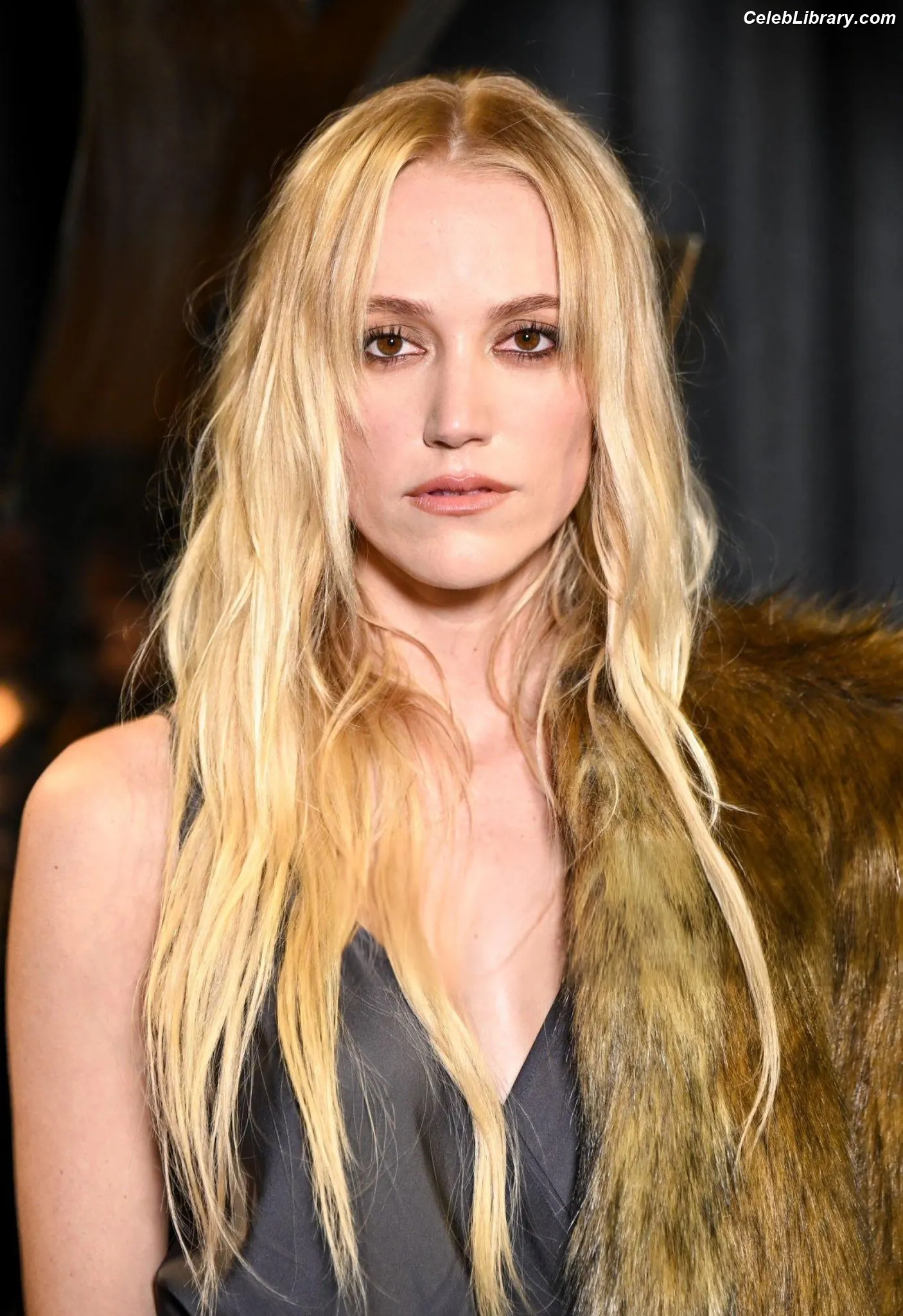 Maika Monroe photo 18 of 641