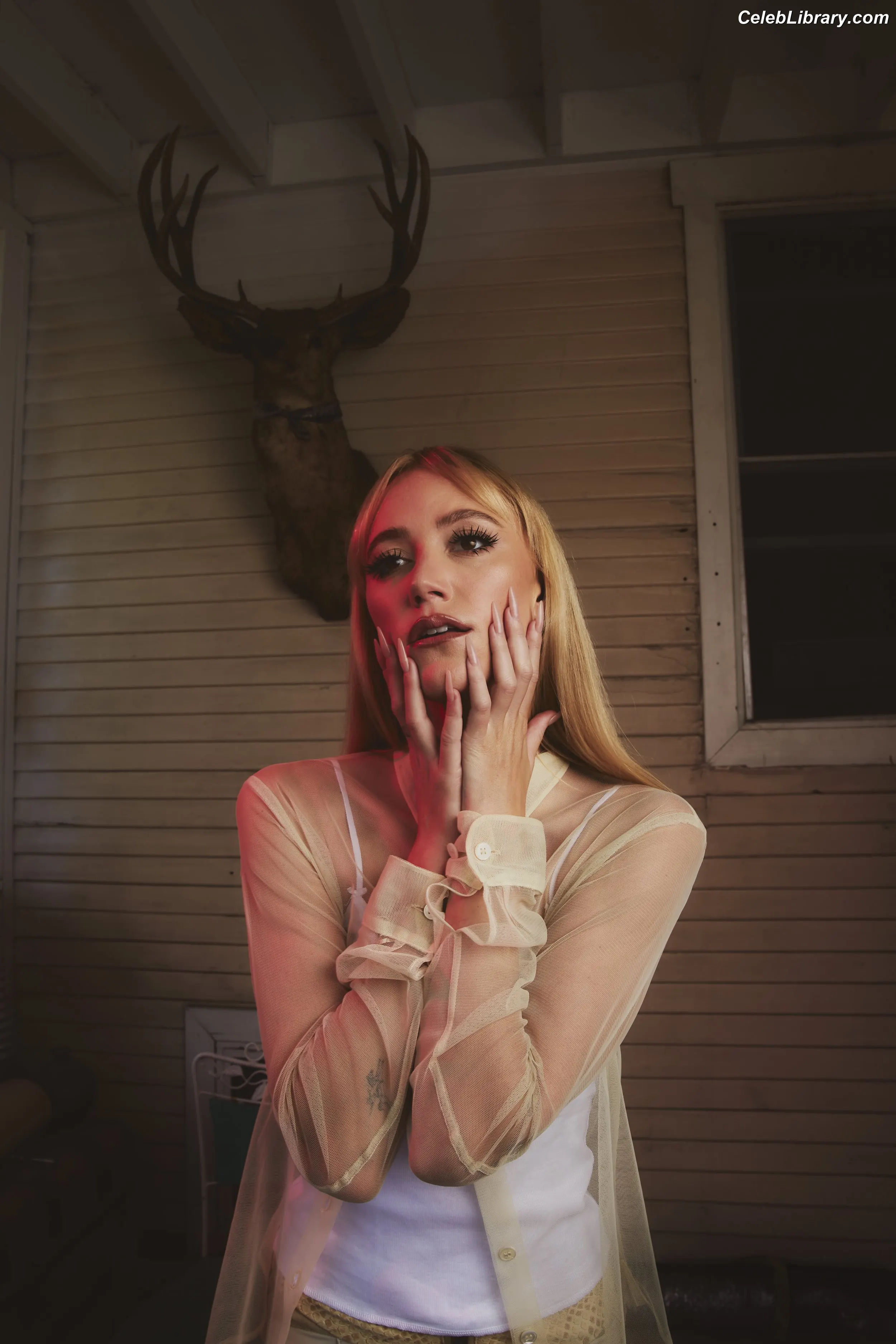 Maika Monroe photo 3 of 641