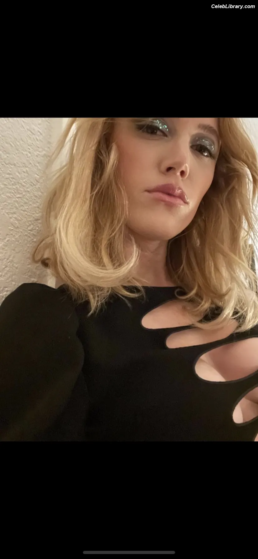 Maika Monroe photo 7 of 641