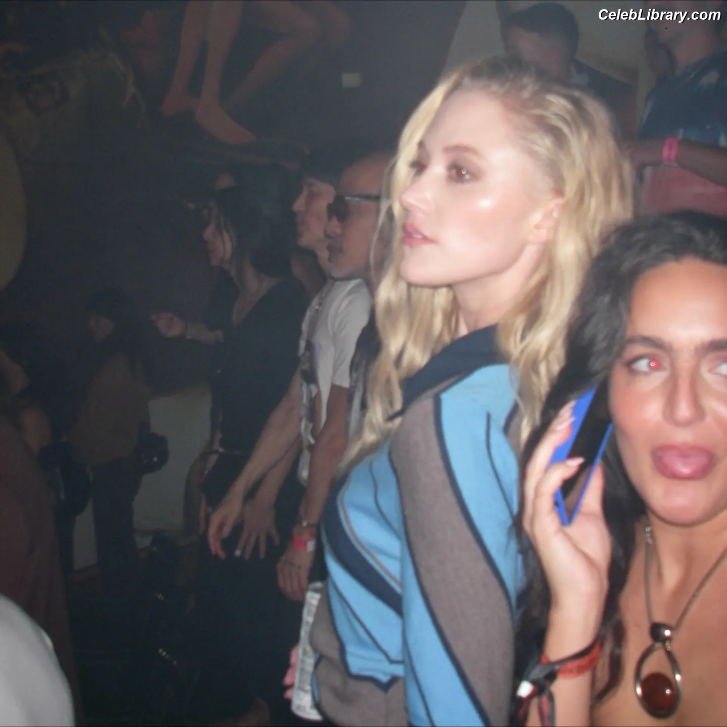 Maika Monroe photo 3 of 641