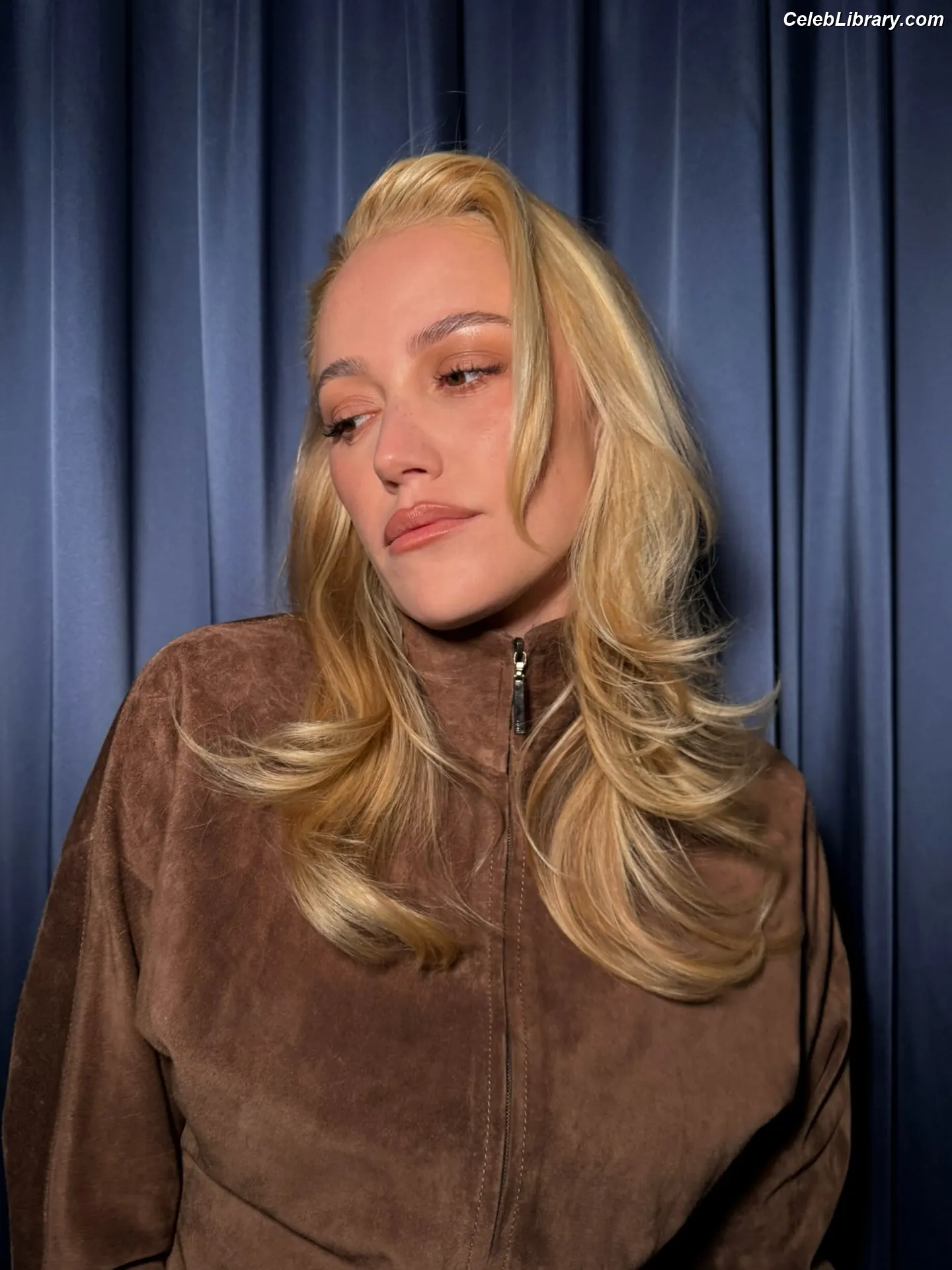 Maika Monroe photo 6 of 641