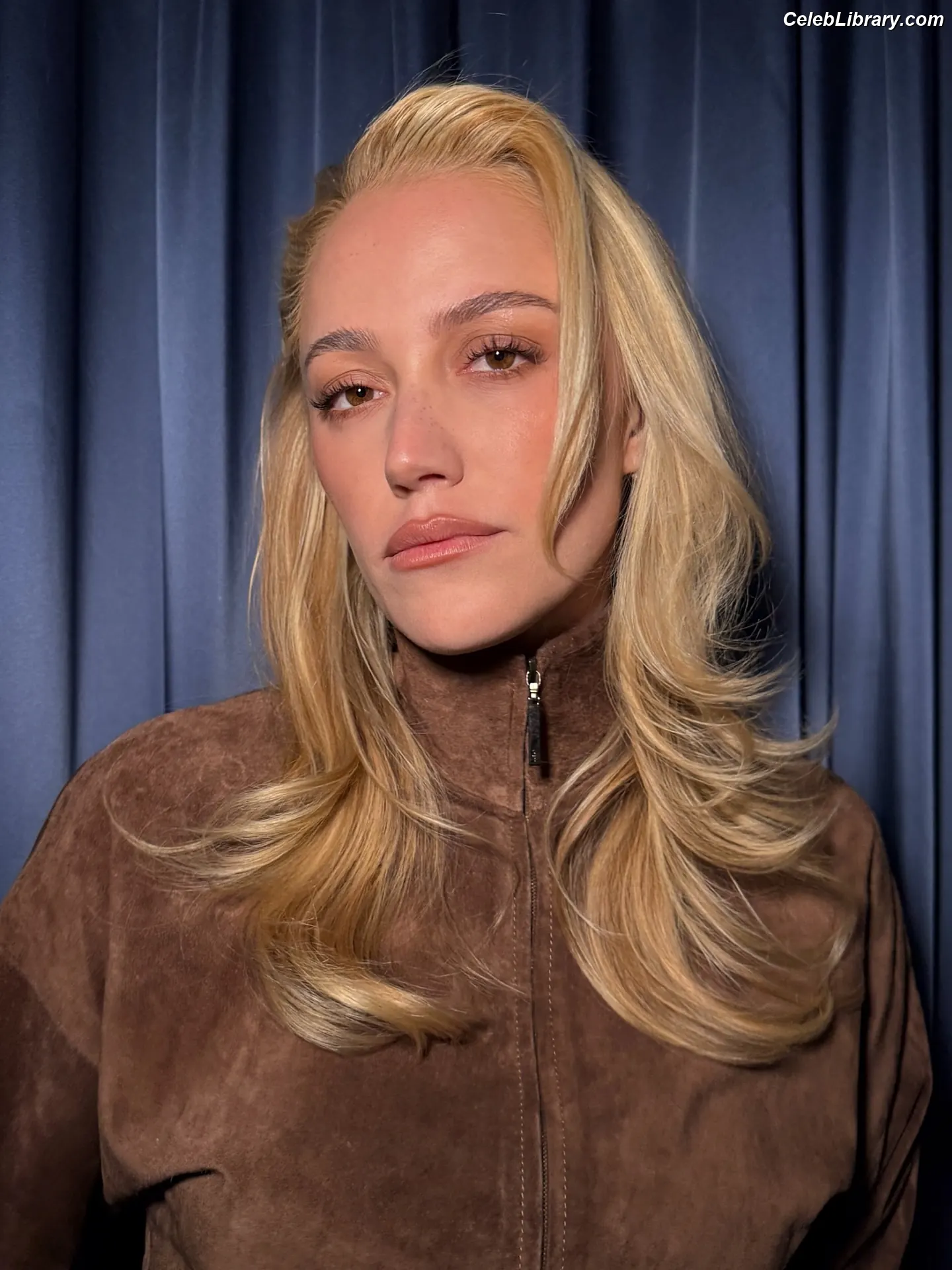 Maika Monroe photo 11 of 641