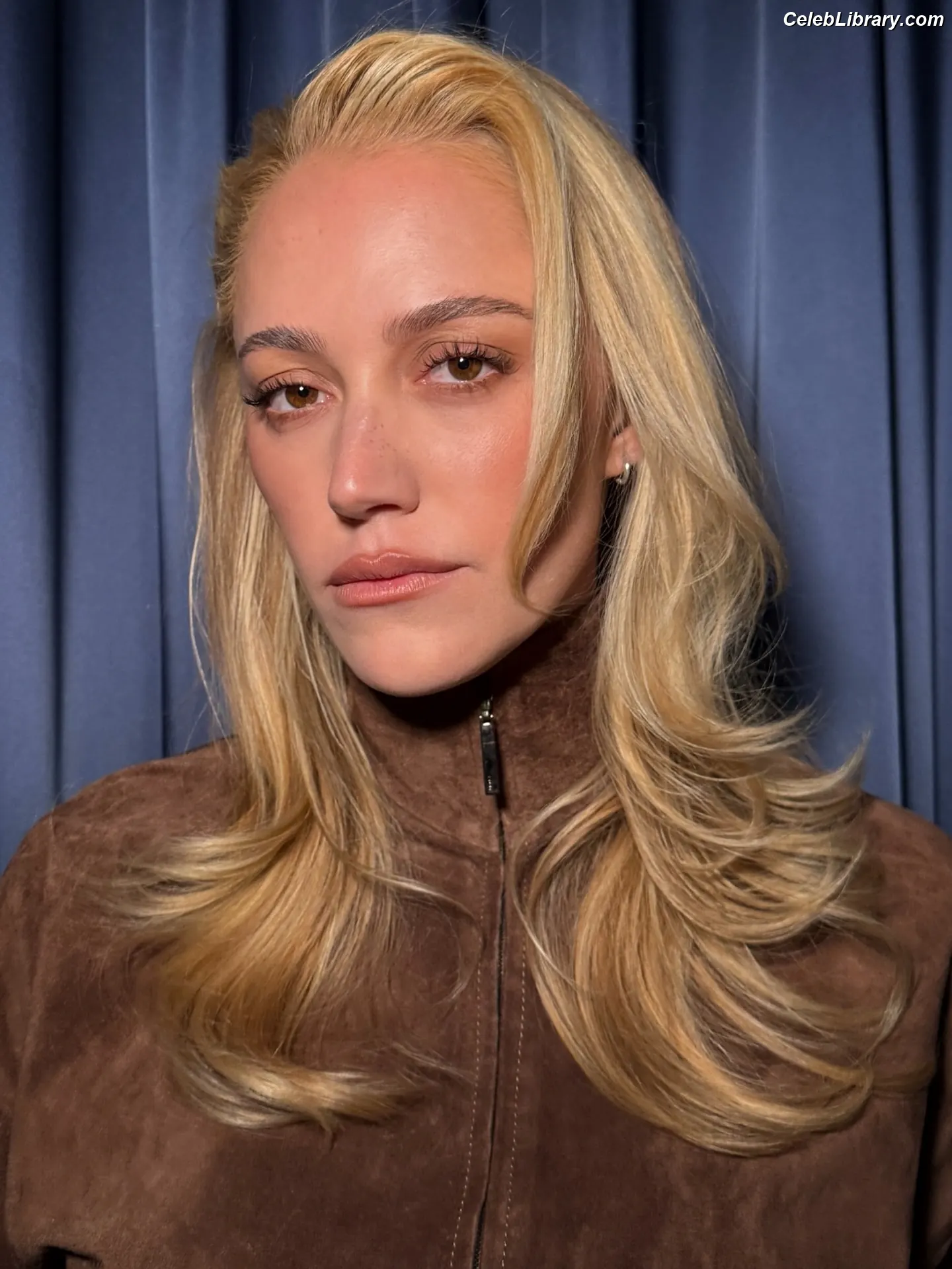 Maika Monroe photo 13 of 641