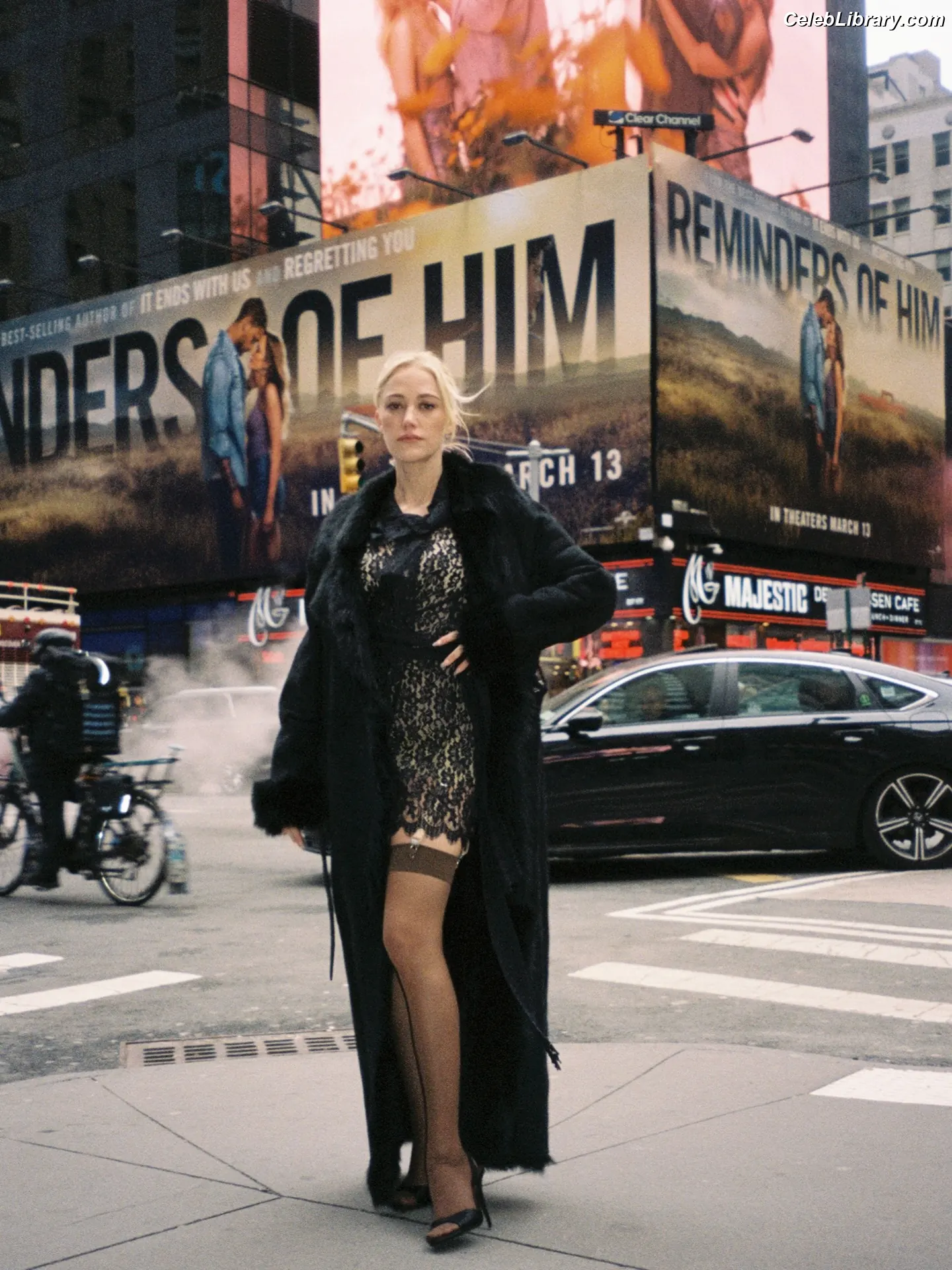Maika Monroe photo 2 of 641