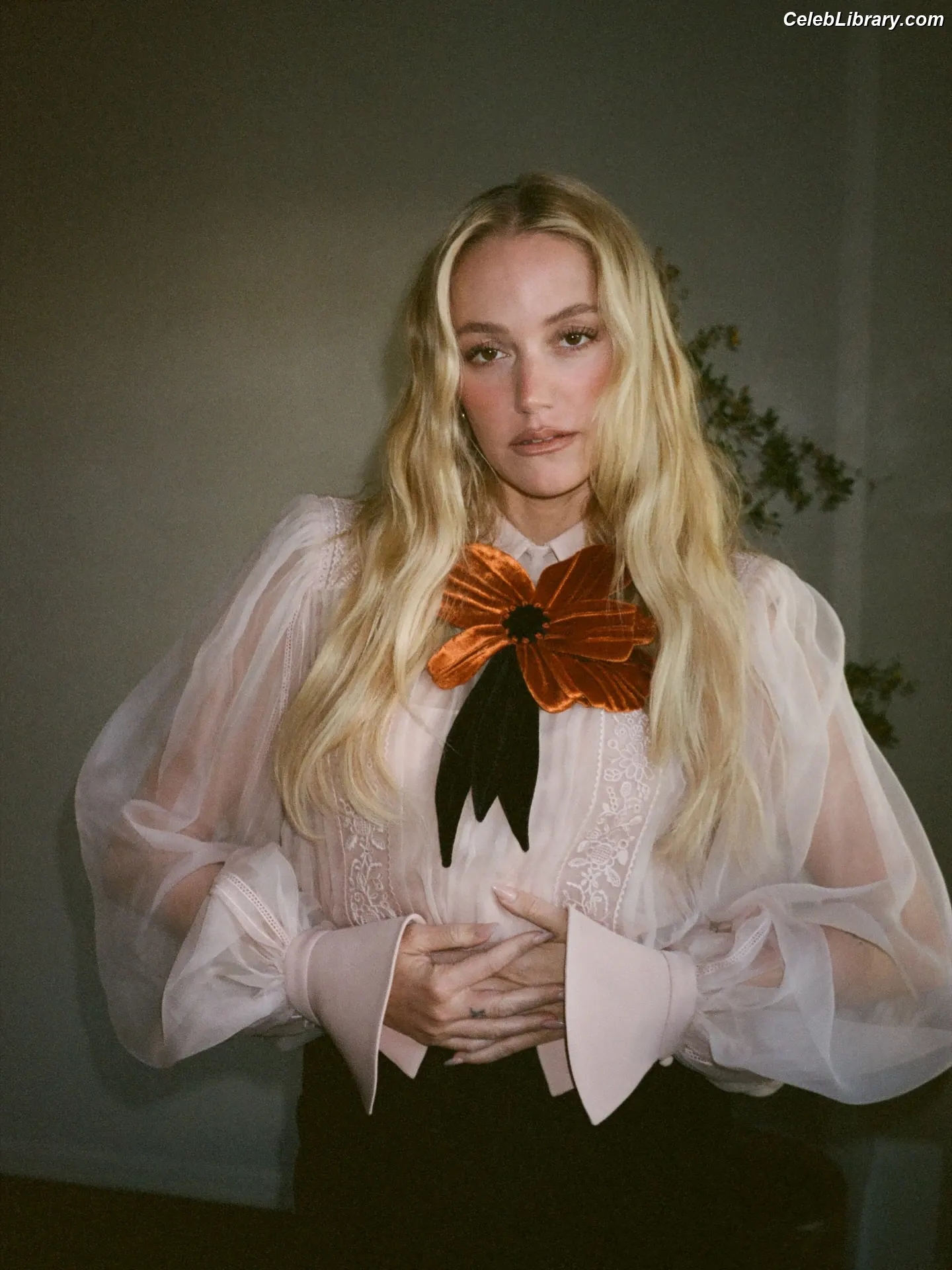 Maika Monroe photo 20 of 641