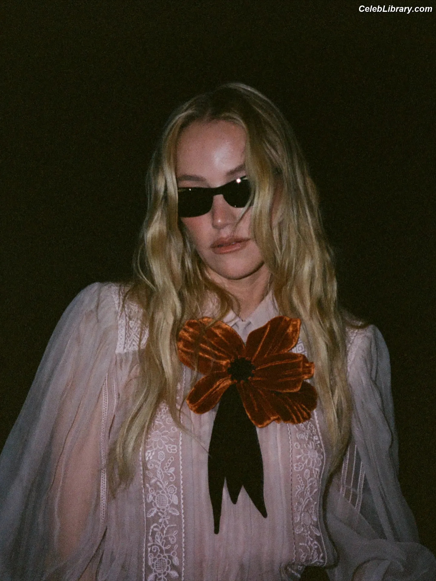 Maika Monroe photo 23 of 641