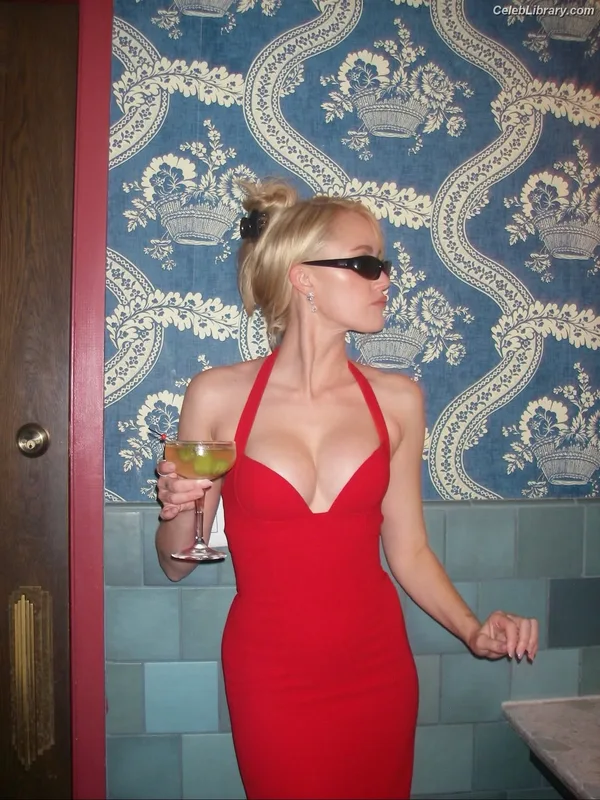 Maika Monroe photo 13 of 642