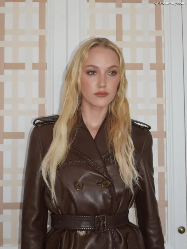 Maika Monroe photo 20 of 642