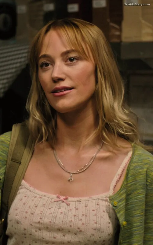 Maika Monroe photo 6 of 642