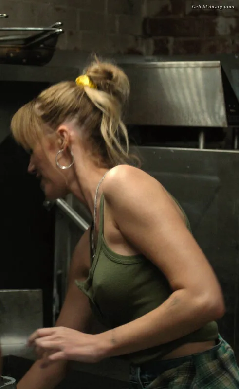 Maika Monroe photo 12 of 642