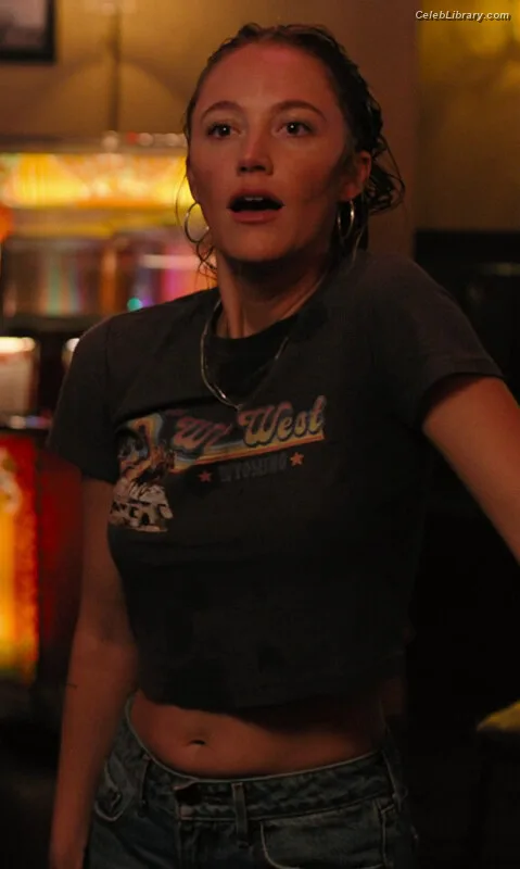 Maika Monroe photo 23 of 642