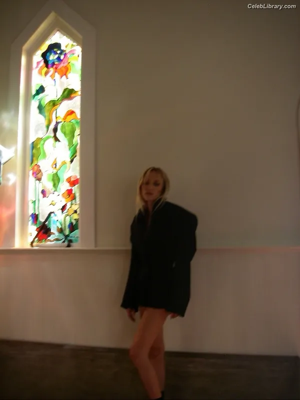 Maika Monroe photo 3 of 642