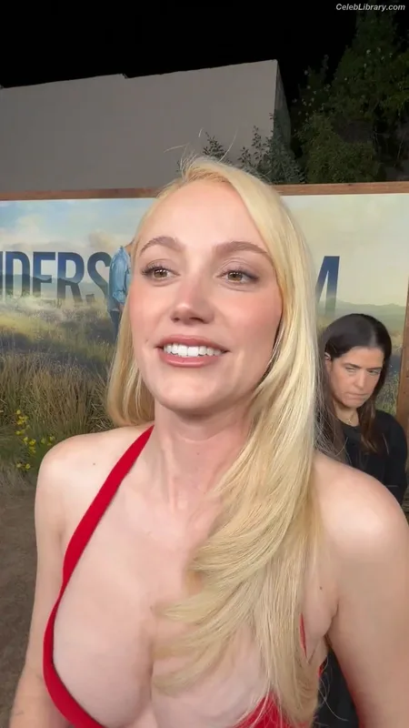 Maika Monroe photo 1 of 642