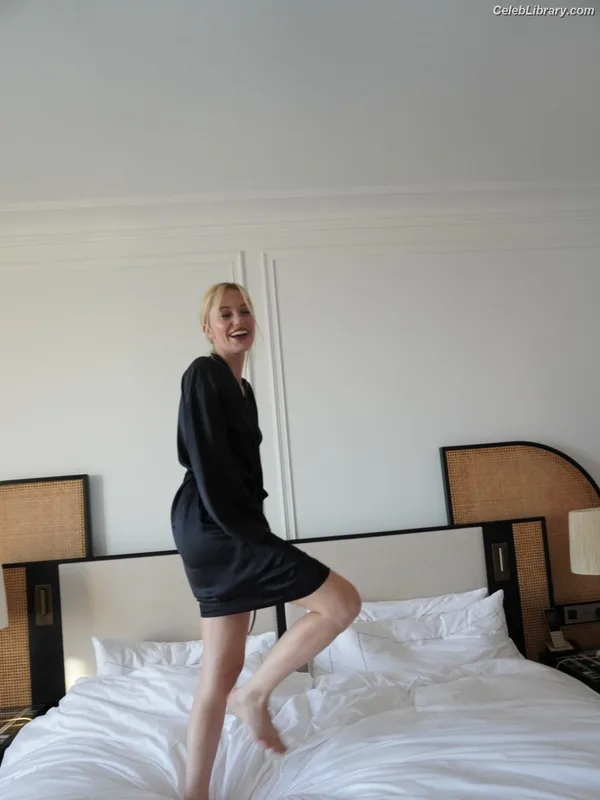 Maika Monroe photo 12 of 642