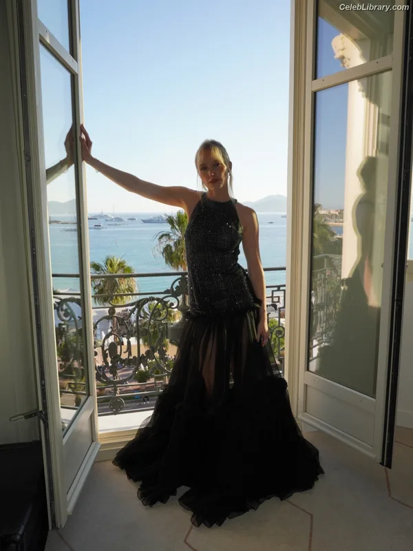Maika Monroe photo 19 of 642