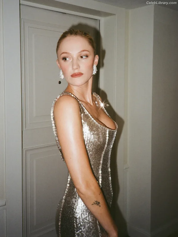Maika Monroe photo 20 of 642