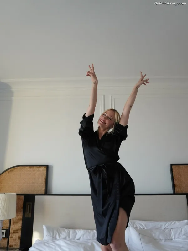 Maika Monroe photo 6 of 642