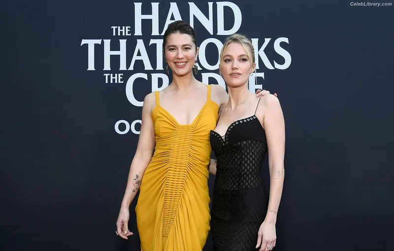 Maika Monroe photo 4 of 642