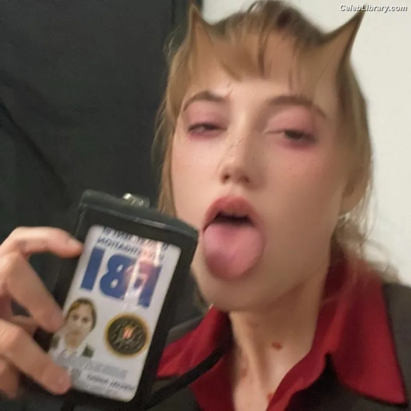 Maika Monroe photo 10 of 642